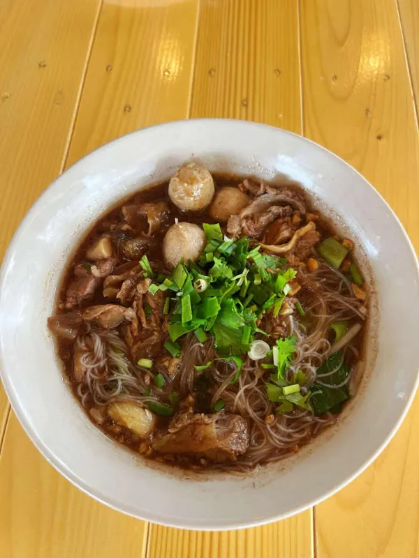 รูปสินค้า ก๋วยเตี๋ยวเนื้อเปื่อยน้ำตก (เนื้อสด, เนื้อเปื่อย, เอ็น)