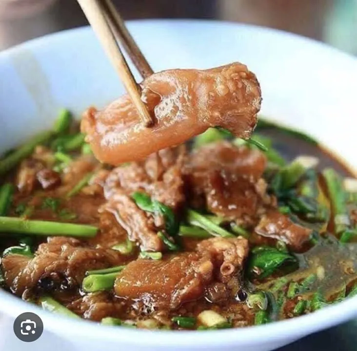 รูปสินค้า ก๋วยเตี๋ยวเนื้อตุ๋น (เส้นเล็ก/หมี่/ใหญ่)
