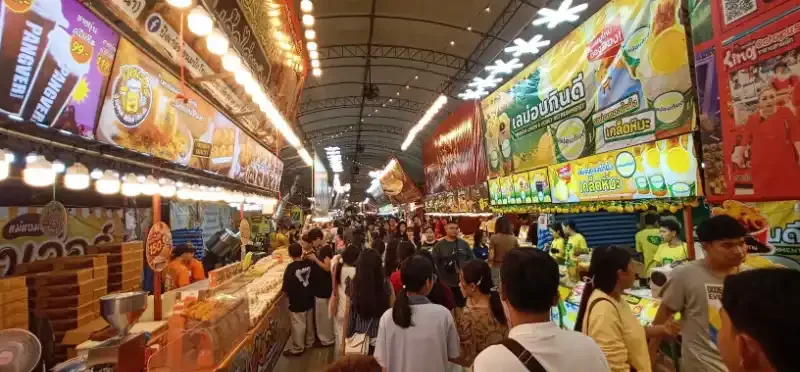 คลื่นมหาชนถล่มอุบล! ภาพจากปูเป้กาแฟโบราณ ก่อนวันแห่เทียนจริง