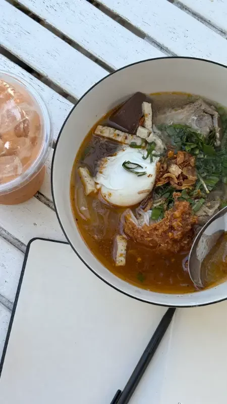 อุบลฯ คาเฟ่และก๋วยจั๊บแนะให้มา 42 Cafe