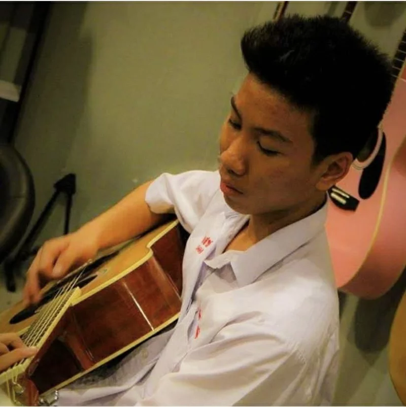 ภาพประกอบบทความ: จากกีตาร์ตัวแรกถึงซิงเกิ้ลแรกของ LEZ69