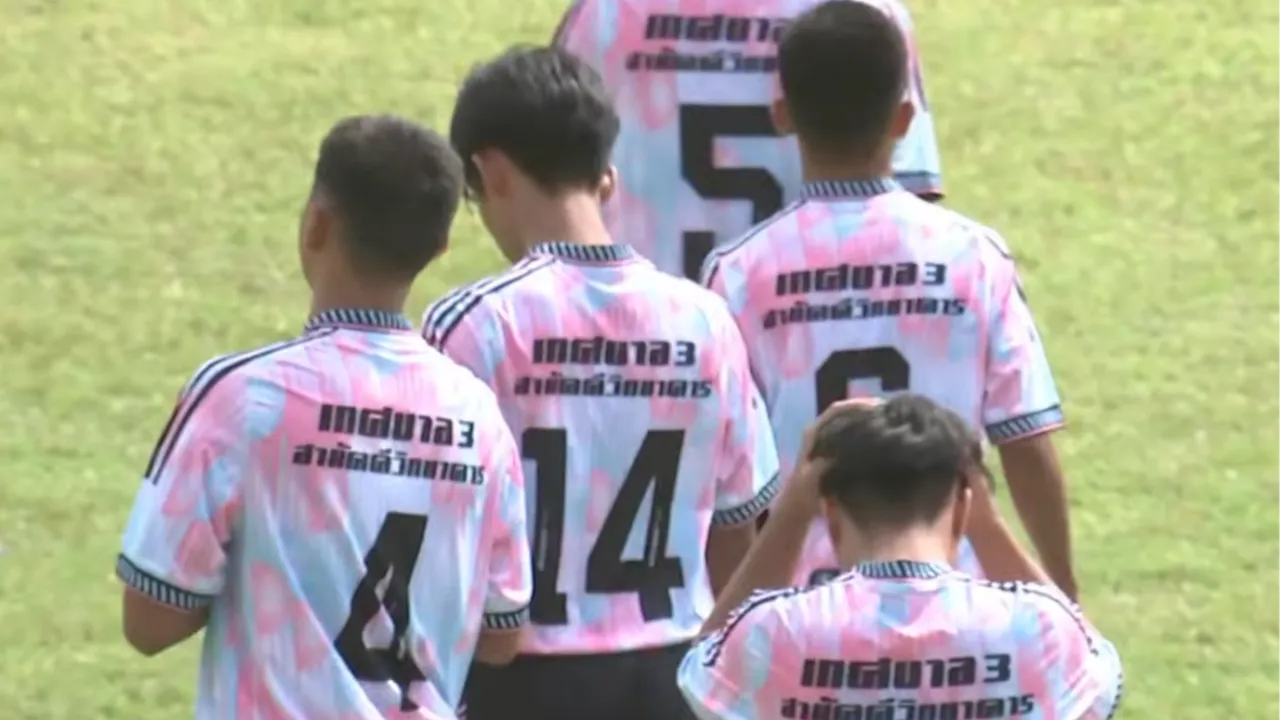 หมูยออุบลพิฆาต ซัดโหดกดไป 7 เม็ด นครไทยพิษณุโลก  ศึกฟุตบอล 7HD