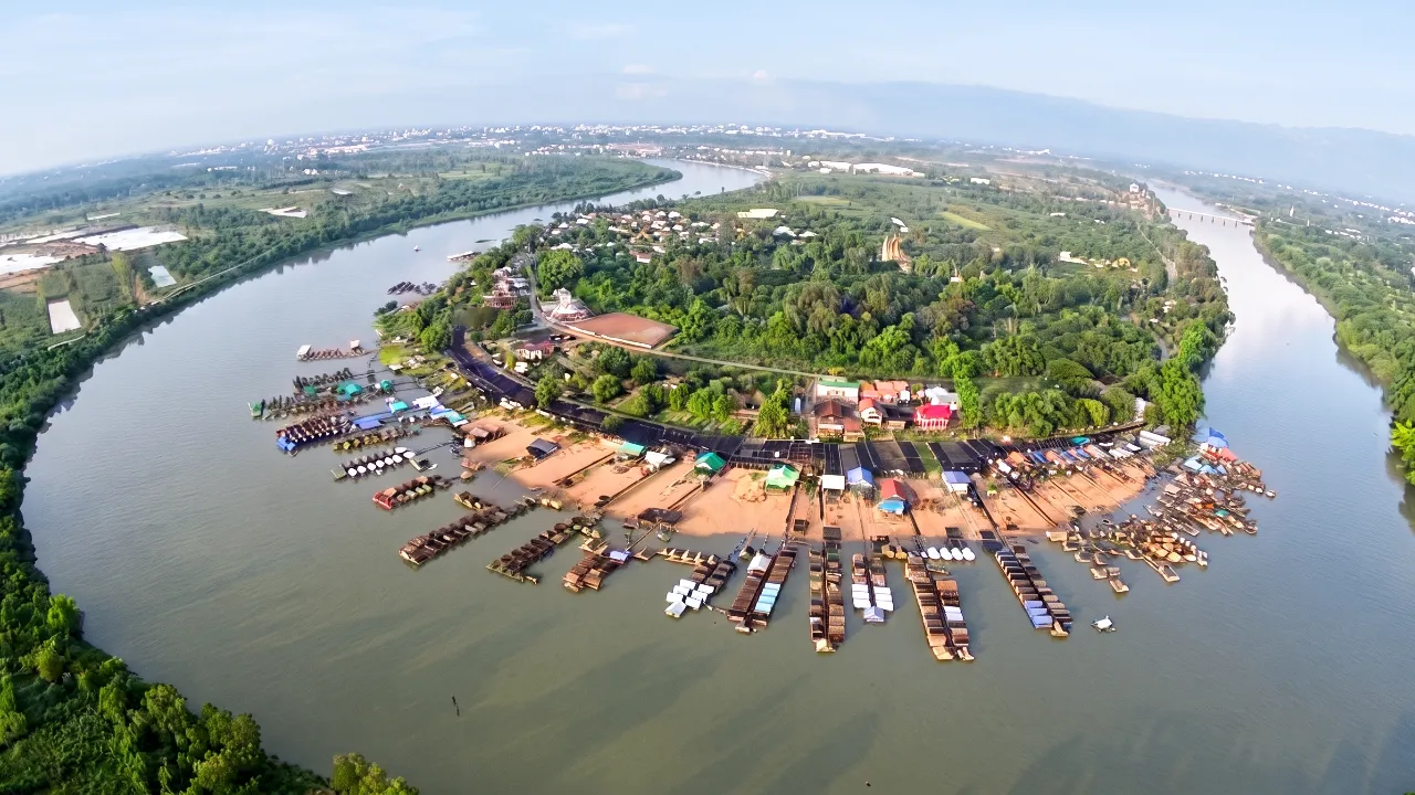 น้ำมูลขึ้นสูง แต่หาดคูเดื่อยังเปิดให้บริการปกติ นั่งชิลริมน้ำได้ทุกวัน
