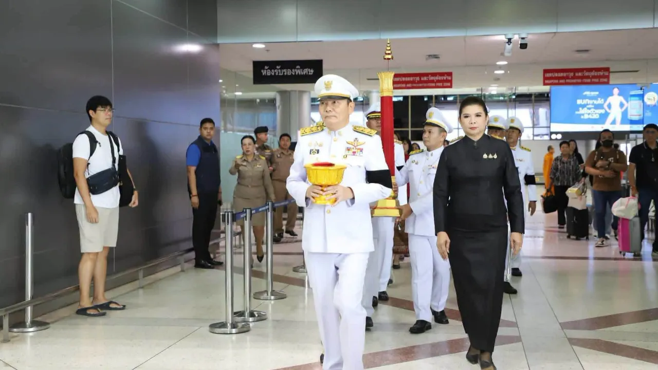 พิธีรับเทียนพระราชทาน ณ ท่าอากาศยานอุบลฯ พร้อมร่วมขบวนแห่ปี 69