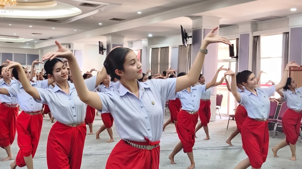 ราชภัฏอุบลฯ ขนทัพนักศึกษา โชว์ฟ้อนรำงานแห่เทียน 2569