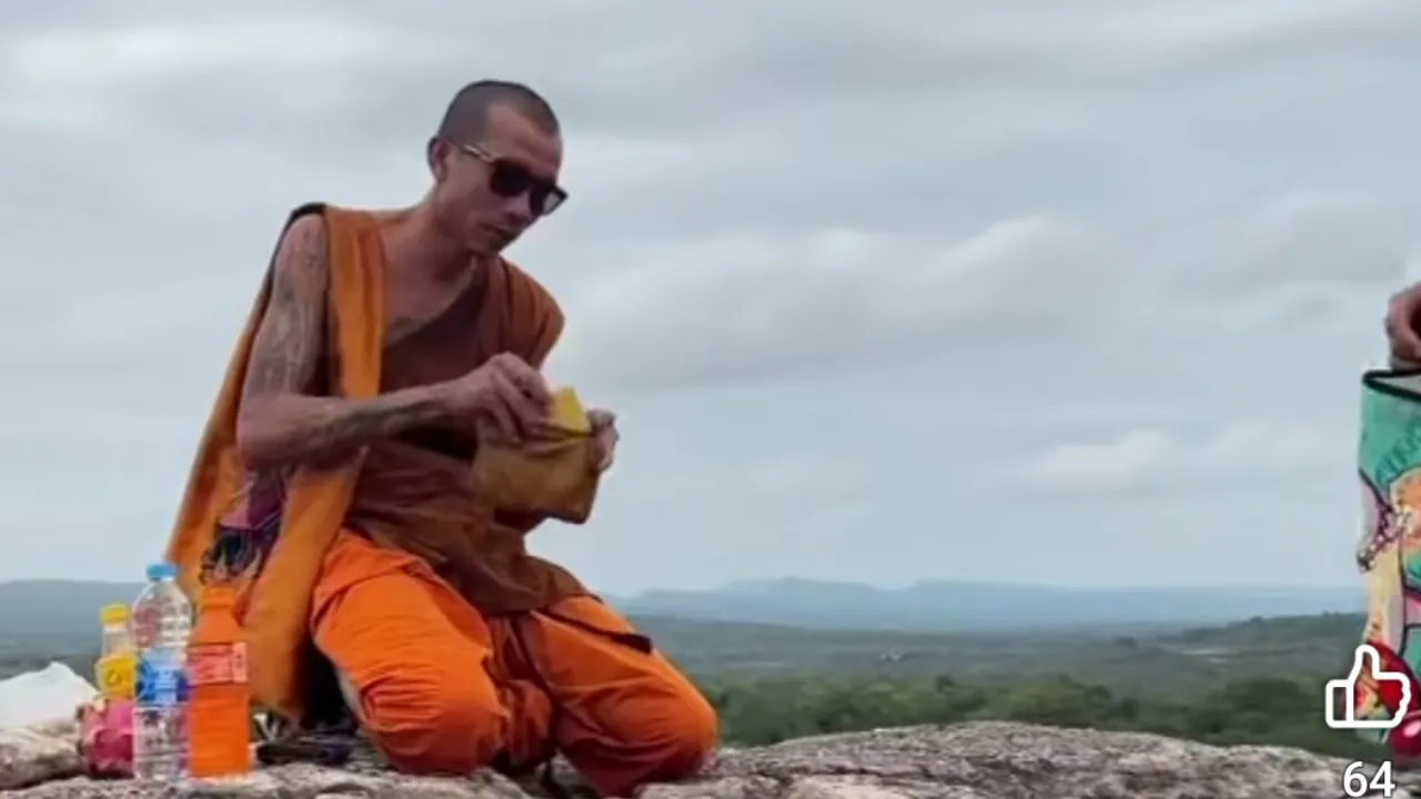ระทึกกลางป่าอุบล! ช่วยพระหลงทางผาหลวง ย้ำชัดห้ามเดินลำพัง