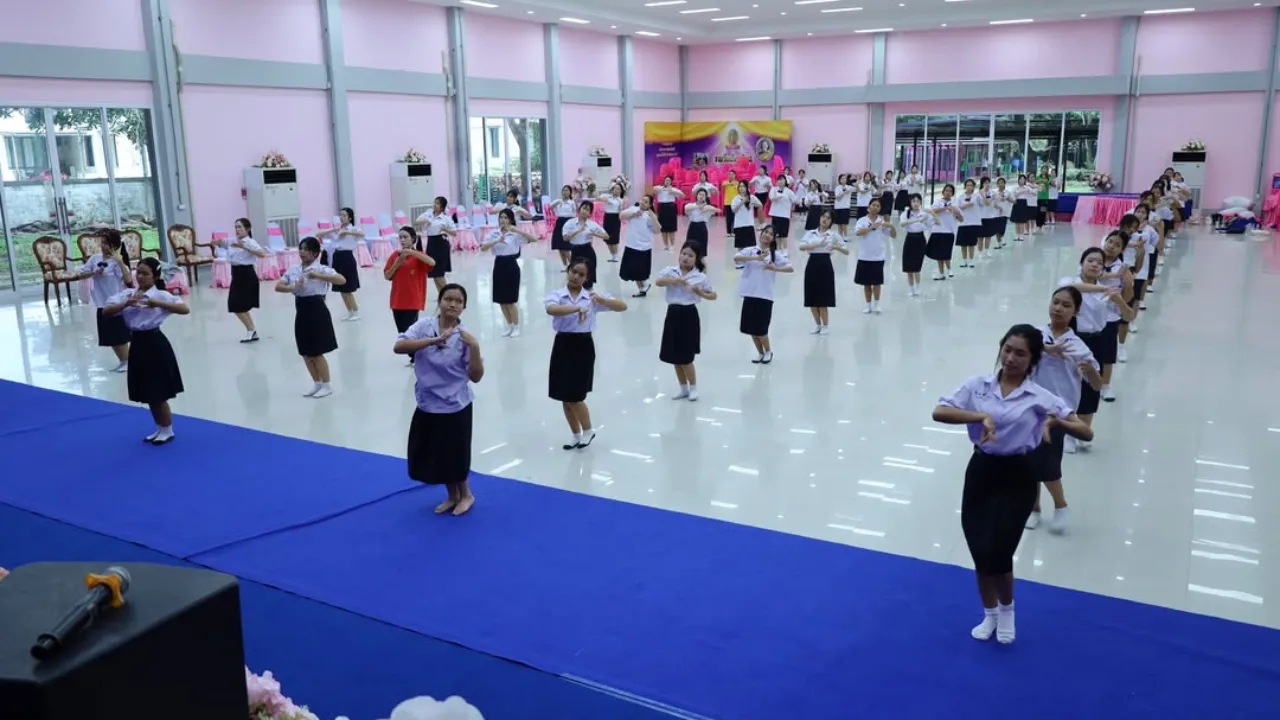 เตรียมพัฒน์อุบลฯ ซ้อมใหญ่ โชว์รำ-โปงลางศิลป์ศรีปทุม ลุยงานแห่เทียนพรรษา 30 ก.ค.