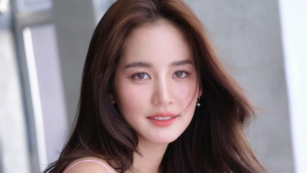 แว่วว่า โบว์ เมลดาจะมาร่วมขนวบแห่เทียนด้วย ไหนเอฟซียกมือ