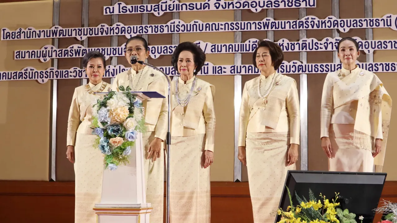 ยิ่งใหญ่ อุบลฯ จัดวันสตรีไทย อนุรักษ์ศิลป์ผ้าถิ่นไทย