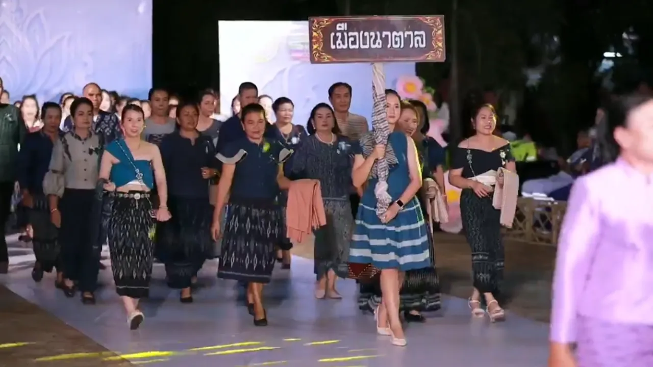 Thumbnail ของ ยกระดับผ้าถิ่นไทอุบลสู่ร่วมสมัย อบจ.จัดใหญ่ โชว์ผ้าอัตลักษณ์ ชมได้ตอนนี้ที่ทุ่งศรีเมือง